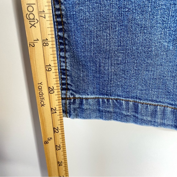 Gap Womens Boot Cut Capri Jeans Sz 6 Blue Medium Wash Distressed Stretch Denim - Picture 8 of 10